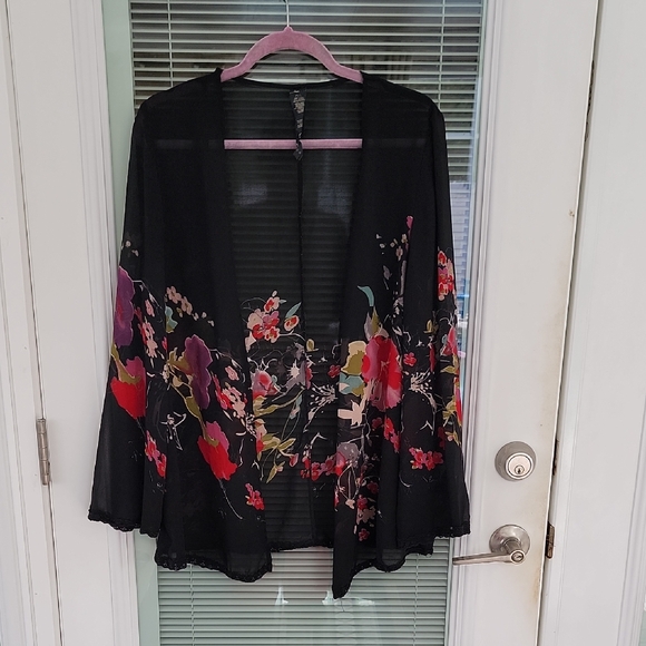 Jessica Simpson Tops - Jessica Simpson Lace Trim Black Floral Sheer Short Kimono Sz M/L